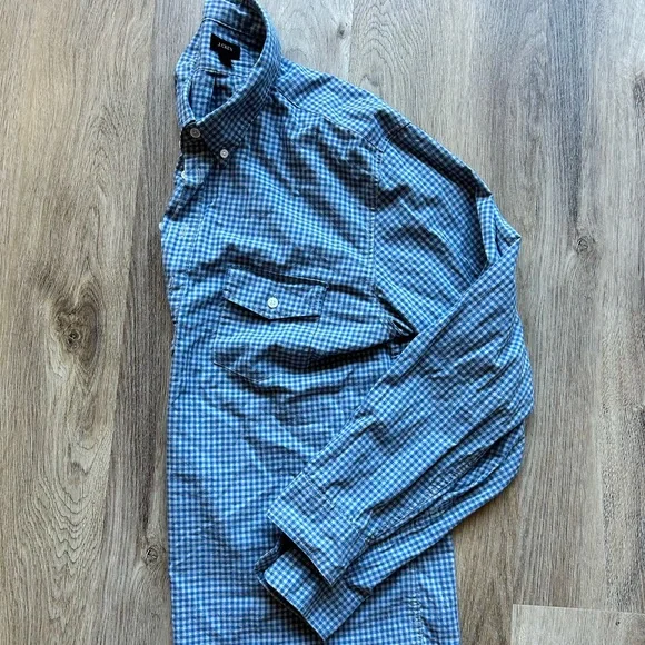 Six very handsome Jcrew (LG) shirts for sale. - Picture 14 of 14